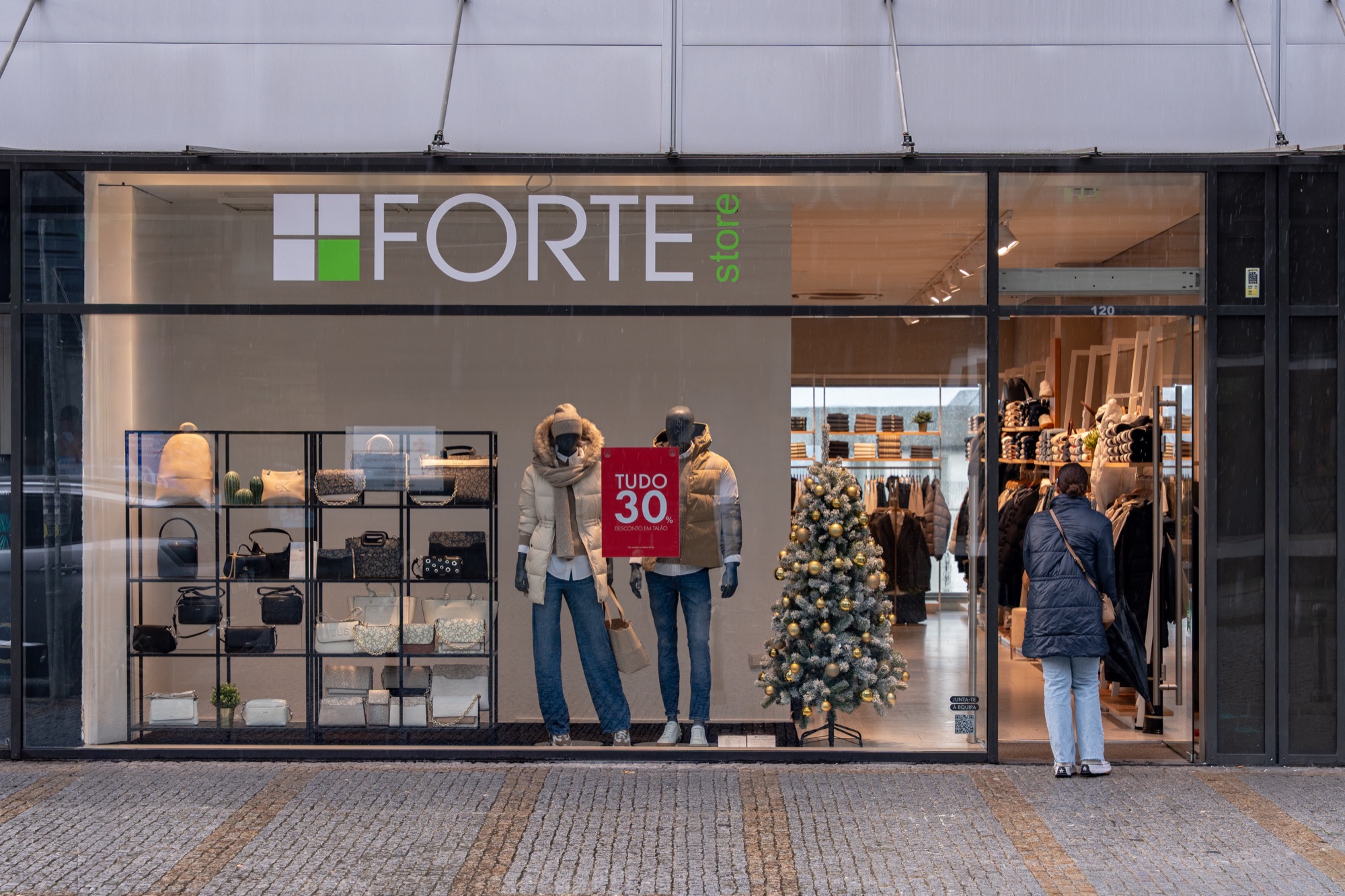 Loja Forte Store com presença física e digital integrada